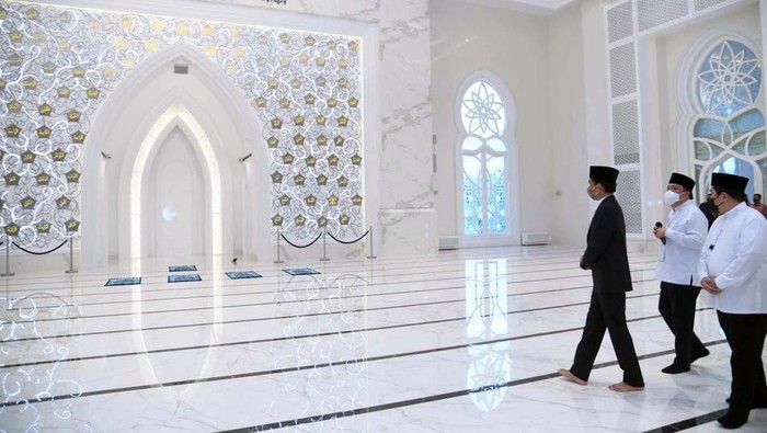 Diresmikan Jokowi, Masjid At Thohir Jadi Ikon Baru Destinasi Wisata Religi